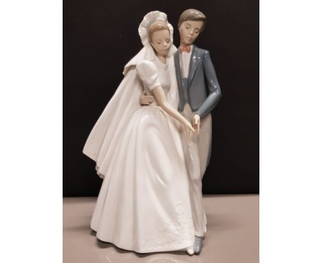 NAO FIGURE 1247 BRIDE AND GROOM