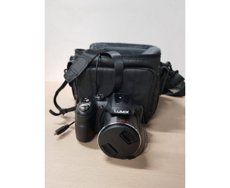 PANASONIC LUMIX DMC LZ40 CAMERA AND CARRY BAG