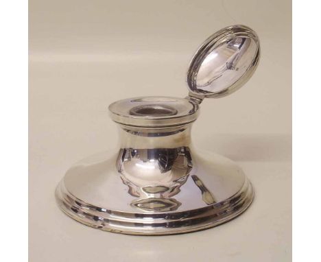 Silver capstan inkwell. Condition report: see terms and conditions.