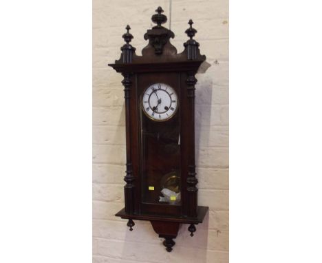 German Vienna style wall clock with pendulum and key. Condition report: see terms and conditions.