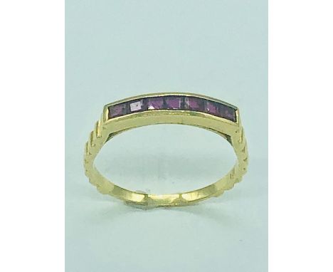 An 18ct yellow gold ring with rubies (2.3g)