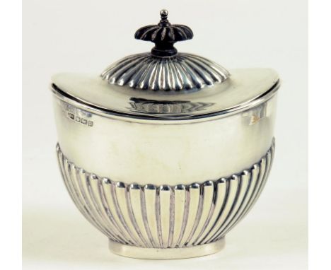 AN EDWARD VII SILVER OVAL TEA CADDY AND COVER, SHEFFIELD 1906, 5OZS