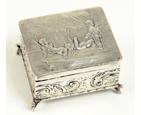 AN ORNATE CONTINENTAL FIN DE SIECLE TRINKET BOX, IMPORT MARKED, LONDON 1898, 1OZ 10DWTS