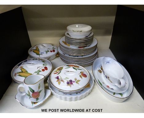 A quantity of Royal Worcester Evesham dinnerware approximately 32 pieces in total 
