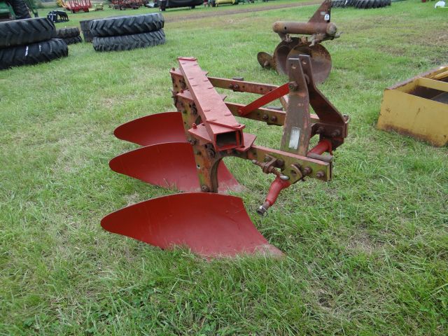 IH 420 Plow 3 Bottom, 3pt