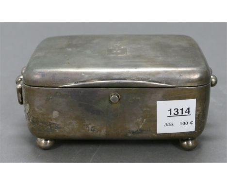 HenkeldoseSilber, 12-lötig, signiert K. Friedlein, h 9 cm, b 15 cm, t 11 cm, ein Henkel fehlt, ca 660 g