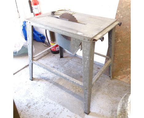 A Holzmeister 220V bench saw 
