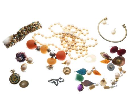 Assorted costume jewellery, mostly faux pearl earrings, necklaces, loose beads etc