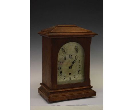 Early 20th Century German oak-cased bracket clock, three-chain movement with gong rods, 40cm
