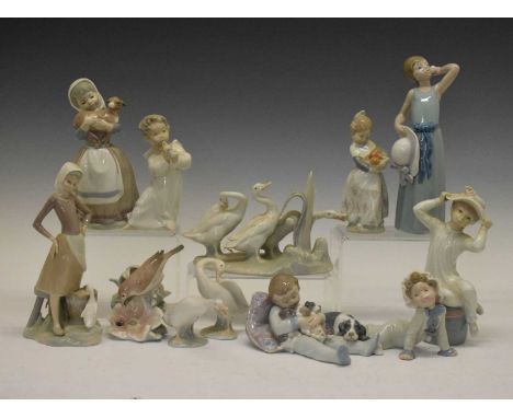 Lladro - Group of eleven porcelain figures/figure groups to include geese group, 'Sweet Dreams Young Boy' (1535), etc. togeth