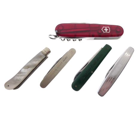 Quantity of penknives to include; early 20th Century silver and mother-of-pearl folding knife, Swiss Army knife, etc. 