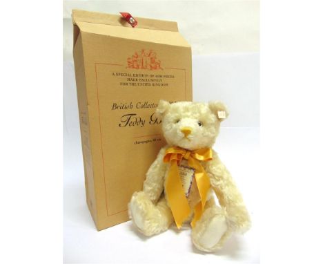 A STEIFF COLLECTOR'S TEDDY BEAR 'BRITISH COLLECTOR'S 2000'  (EAN 654763), champagne, with growler, limited edition 3316/4000,