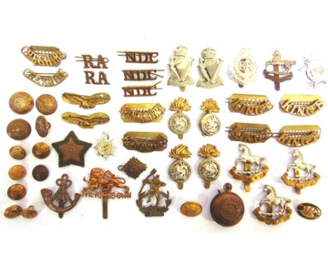 ASSORTED CAP BADGES, SHOULDER TITLES, BUTTONS &amp; OTHER ITEMS  including those of 13th Australian Light Horse, King's Regim