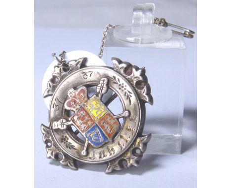 COMMEMORATIVE BROOCH. Victorian Diamond Jubilee white metal and enamel commemorative brooch