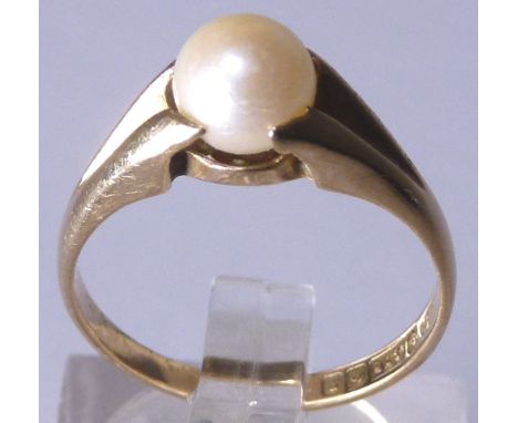 9 CT PEARL RING. 9 ct gold pearl set ring, size L, 2,4g
