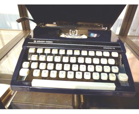 SILVER REED TYPEWRITER. Silver Reed 'Silverette' typewriter 