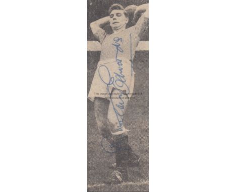 DUNCAN EDWARDS  Newspaper cutting picture of Duncan taking a throw in  and signed in ink "Duncan Edwards". Good signature of 