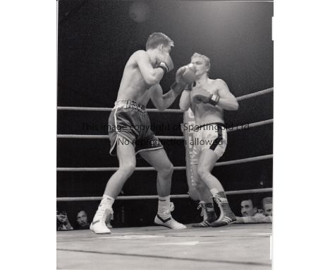 BOXING PRESS PHOTOS       Over 60 b/w Press photographs, 58 of which are 10" X 8" by Jerry Munson including action from amate