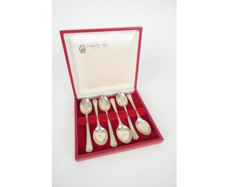Set of six Elizabeth II silver teaspoons, Sheffield 1978, boxed, weight approx. 180g 