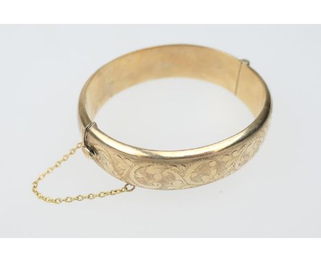 9ct gold foliate engraved hinged bangle, with safety chain, cuff size 59mm, weight approx. 18.5g 