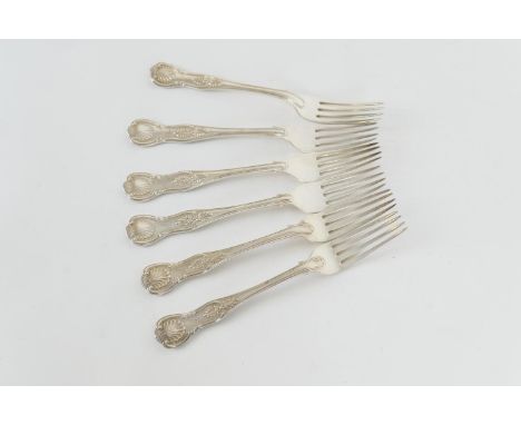 Six late Victorian and Edwardian silver Queens pattern dinner forks, three by William Hutton, London 1904, and three by Thoma