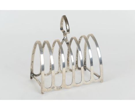 George V silver six division toast rack, Chester 1926, 11cm, weight approx. 151g 