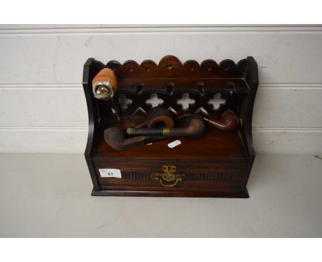 VINTAGE PIPE STAND AND SELECTION OF TOBACCO PIPES