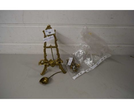 SMALL BRASS TABLE EASEL TOGETHER WITH A BRASS MOUSE AND A SELECTION OF MINIATURE BRASS ITEMS