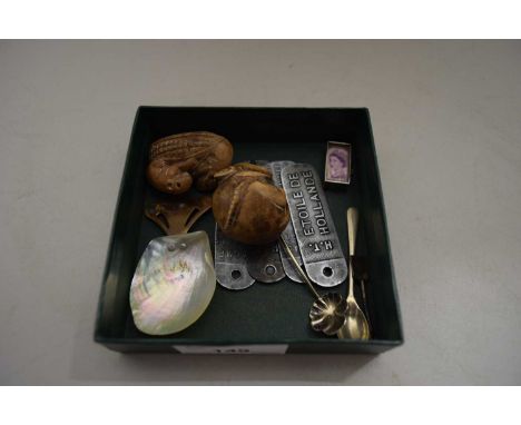 BOX OF MIXED ITEMS TO INCLUDE SMALL NETSUKE