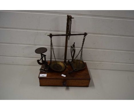 PAIR OF VINTAGE BRASS BEAM SCALES TOGETHER WITH TWO FURTHER SMALL BALANCE SCALES