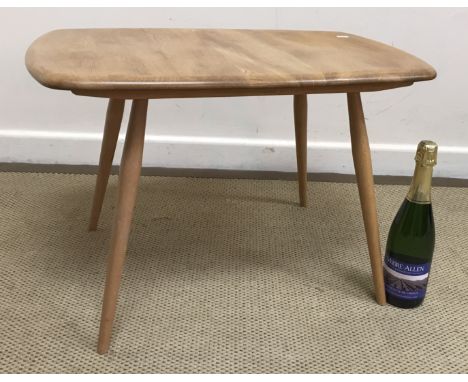 An Ercol elm rounded rectangular occasional table on splayed turned legs, 68.5 cm x 42.5 cm x 45 cm high CONDITION REPORTS Th
