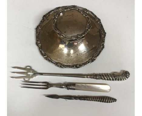 A George V silver capstan inkwell with ornate scrolling foliate pierced rim and weighted base (by Henry Matthews, Birmingham 