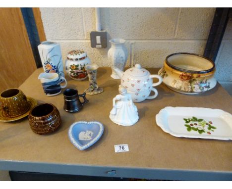 Shelf of mixed ceramics including Portmeirion and Devonware