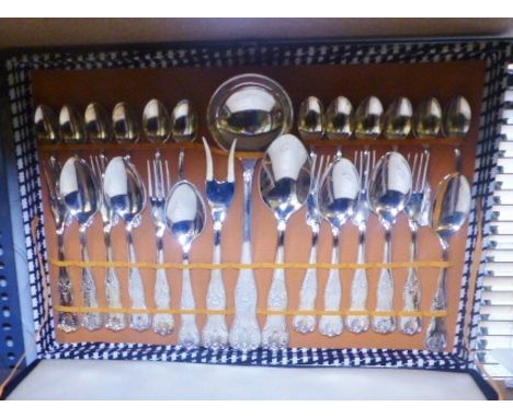 ITALIAN SILVER PLATED CUTLERY. Canteen box of Italian silver plated flatware
