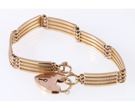 9ct yellow gold four bar gate link bracelet with heart-shaped padlock clasp, 19cm,12.9g.