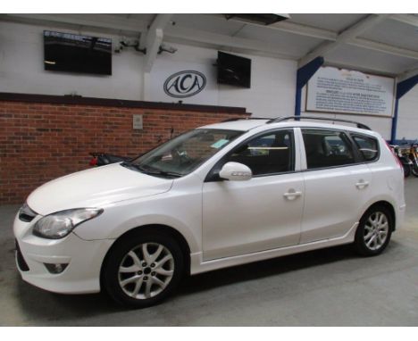 Make &amp; Model: Hyundai I30 Comfort CRDIDate of Reg: AE12 DJOColour: Whitecc: 1582MoT: 18-06-2021Fuel Type: DIESELMileage: 