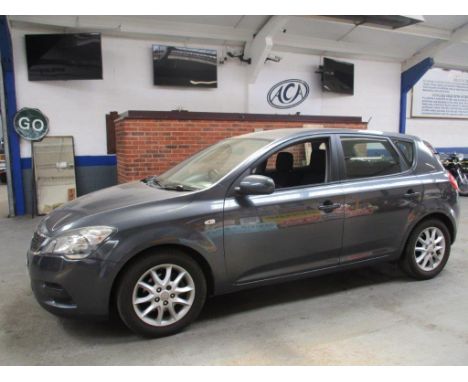 Make &amp; Model: Kia Ceed VR-7 CRDIDate of Reg: FV11 BHWColour: Greycc: 1582MoT: 30-03-2022Fuel Type: DIESELMileage: 58kTran