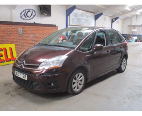 Make &amp; Model: Citroen C4 Picasso 5 VTR+ HDIDate of Reg: MJ07 TZRColour: Redcc: 1560MoT: 14-10-2021Fuel Type: DIESELMileag