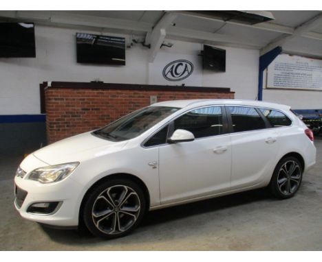 Make &amp; Model: Vauxhall Astra Elte CDTIDate of Reg: DL14 GXAColour: Whitecc: 1956MoT: 31-01-2022Fuel Type: DIESELMileage: 
