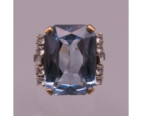 A 10 K gold and aquamarine ring. Ring size M. 7.9 grammes total weight.