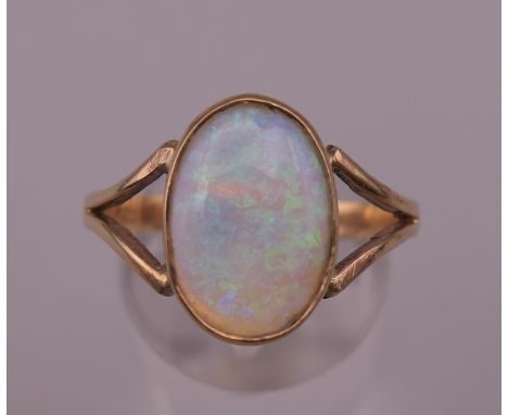 A 9 ct gold opal ring. Ring size S/T. 3.4 grammes total weight.