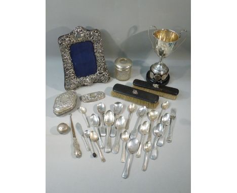 SILVER PHOTOGRAPH FRAME BY JOHN &amp; WILLIAM DEAKIN, CHESTER 1899, SILVER CUP AND OTHER SILVER AND FLATWARE (613g OF WEIGHAB
