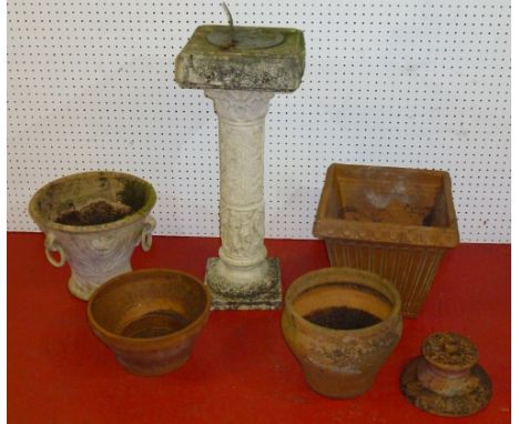 C20th SUNDIAL ON ORNATE COMPOSITE COLUMN (H: 79 cm) WITH FOUR TERRACOTTA POTS AND A BASE