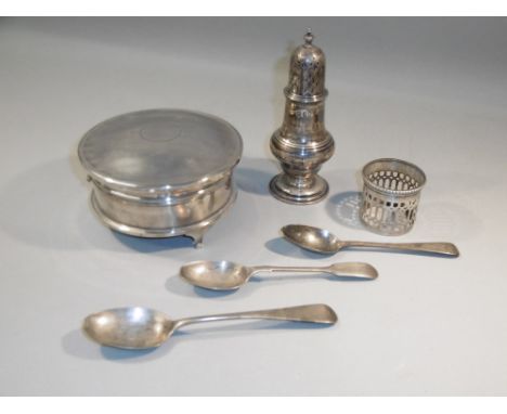 SILVER TRINKET BOX ON THREE FEET BY SPURRIER &amp; CO., BIRMINGHAM 1924 (174g GROSS), A SILVER PEPPERETTE BY ROBERT PRINGLE &
