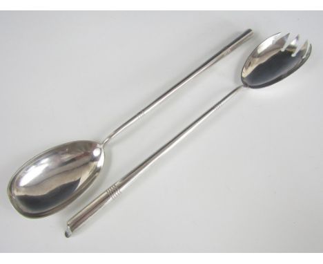 A pair of Edwardian silver salad servers, Lee and Wigfull, Sheffield, 1904, 123g