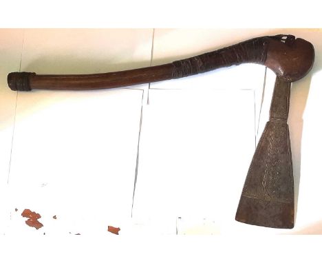 Ethnographica, 19th / 20th Century Nigerian / Central and Western African fighting / prestige axe with chisled decorative lin