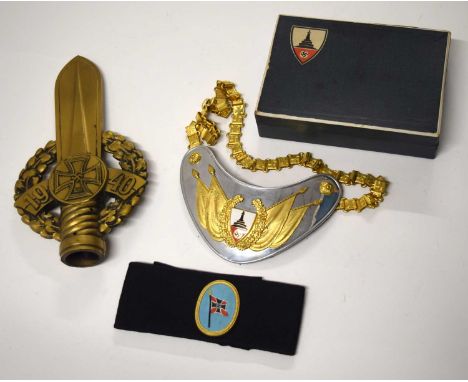 Third Reich, Second World War Reichskriegerbund: Flag bearer gorget in original box, together with 1940 Bakelite gold painted