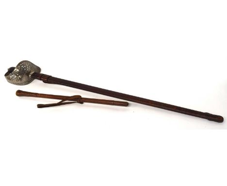 1897 GRV Infantry officers sword with leather scabbard. - Hand Guard with GRV Cypher, Number stamped to blade spine: 7236. GR