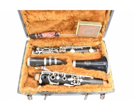KING LEMAIRE, PARIS; a clarinet in hard carry case.Condition Report: Looks to be in good condition, has been in storage for a