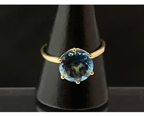 A 9ct gold and blue stone ring size S 2.68g 
